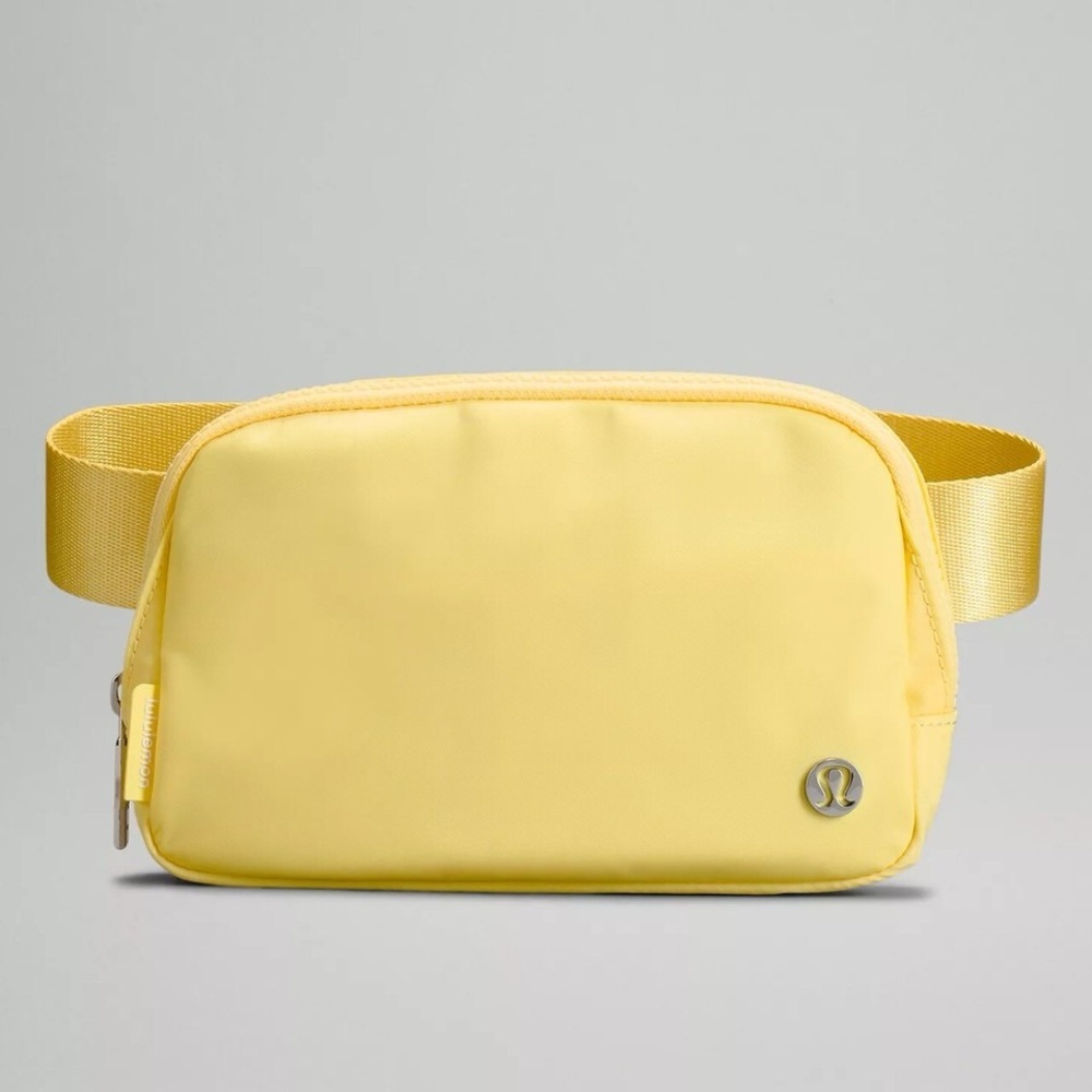 Lululemon Everywhere Belt Bag
